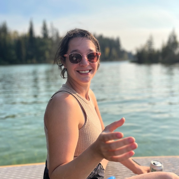 Meet your Posher, Kelly - Picture 1 of 1